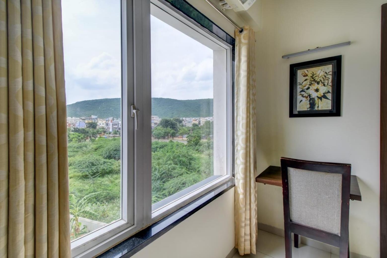 Hotel Lorven Visakhapatnam Esterno foto