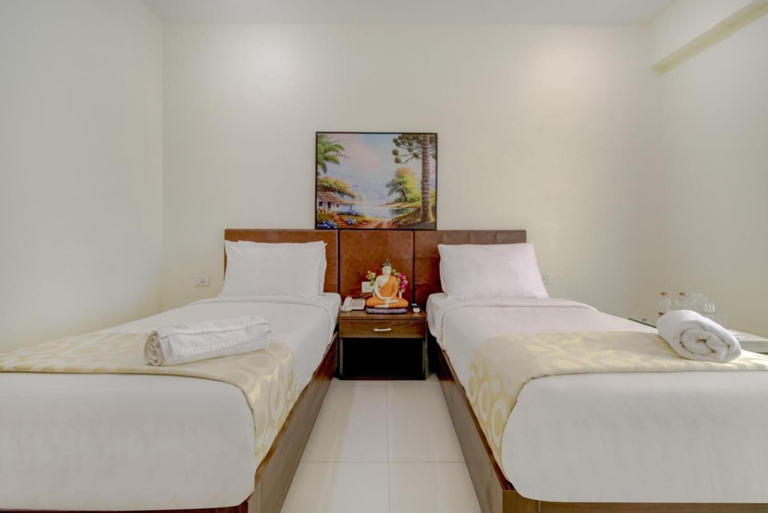 Hotel Lorven Visakhapatnam Esterno foto